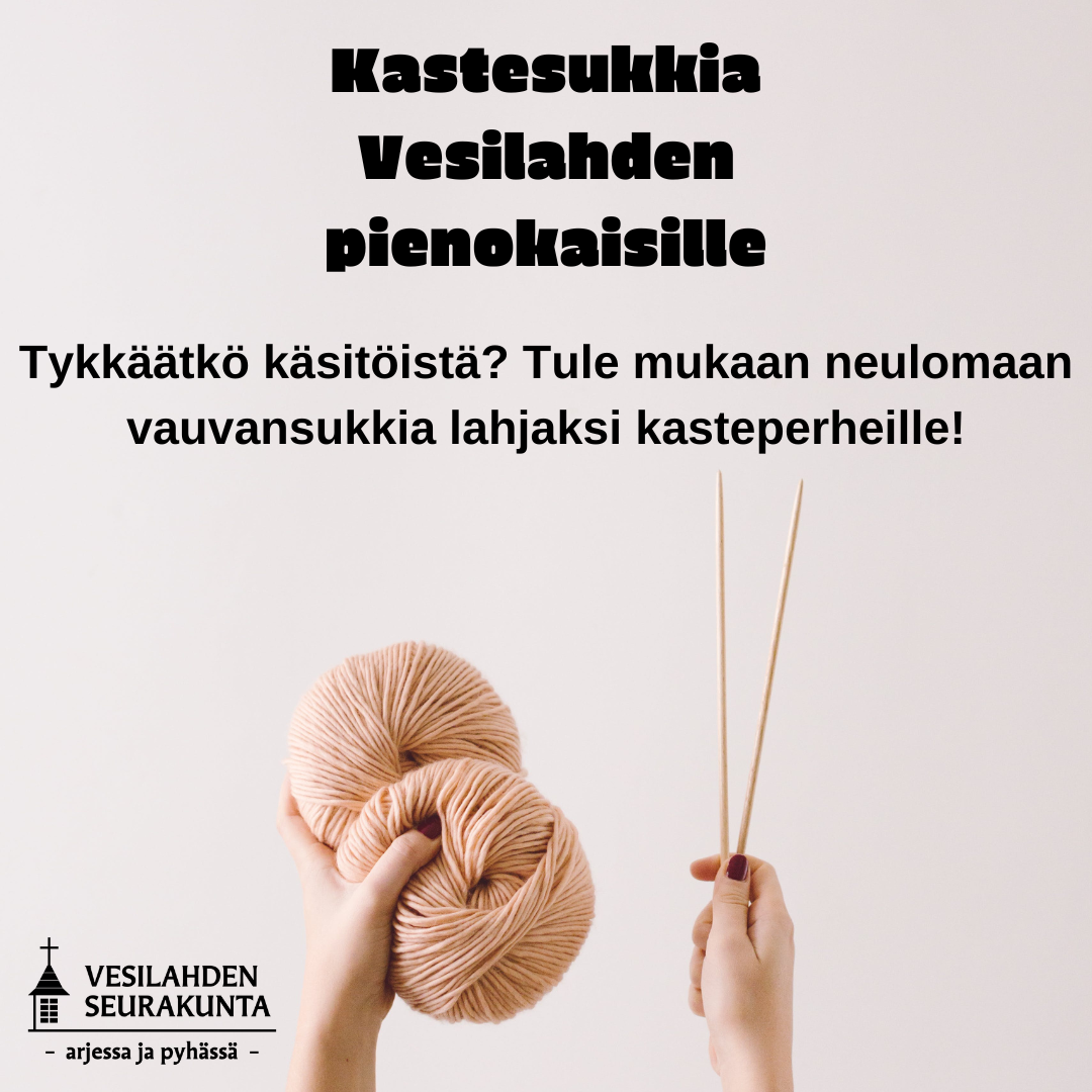 Kuvassa kädet, jotka pitelevät lankakerää ja puikkoja. Teksti kastesukkia Vesilahden pienokaisille. Tykkäät...