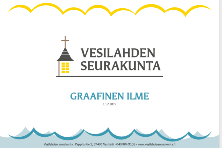 Kuvassa on tyylitelty kirkon katolla oleva kattoratsastaja seurakunnan logona, sinistä vettä ja kultareunai...