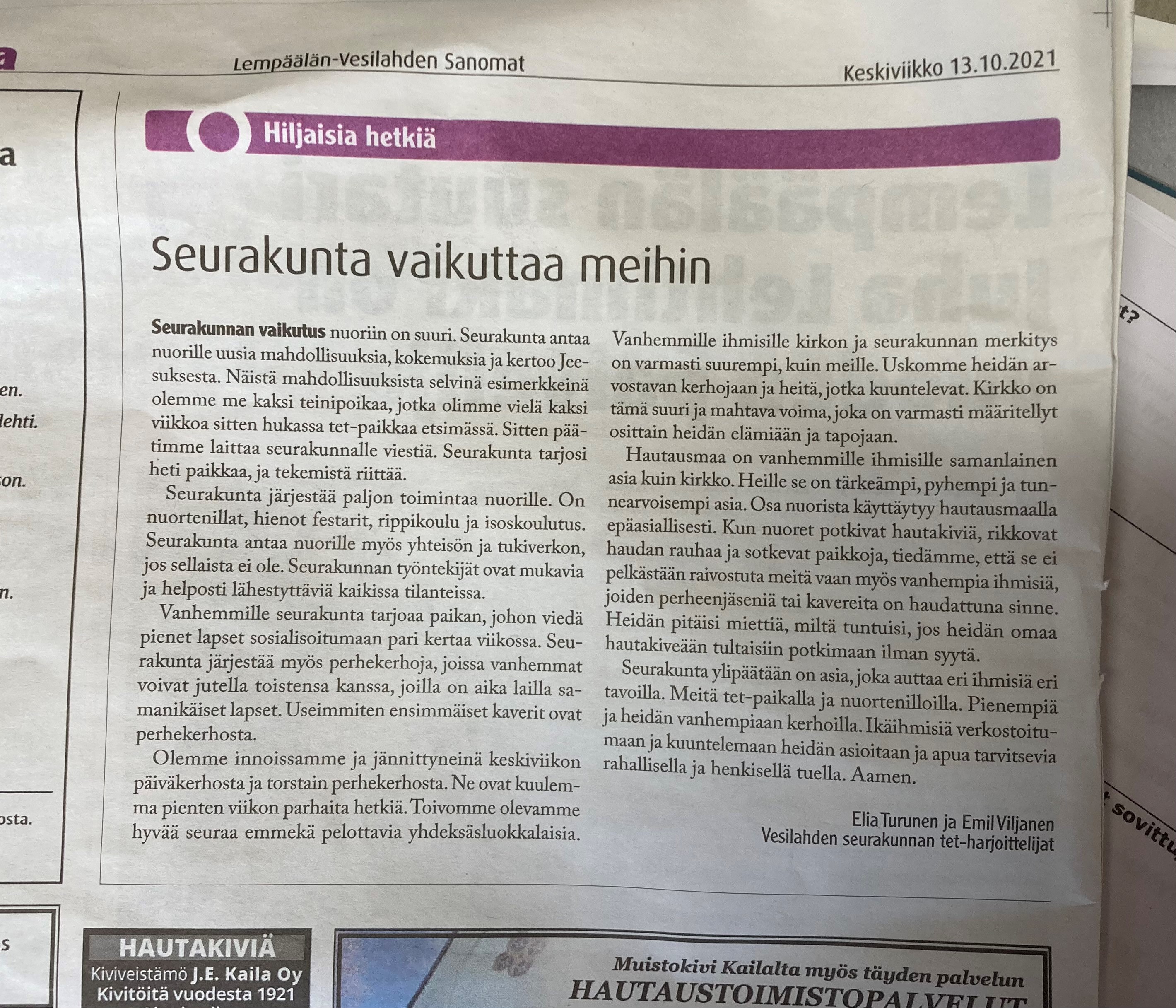 Kuvassa valokuva poikien kirjoittamasta hiljaisia hetkiä -kirjoituksesta.