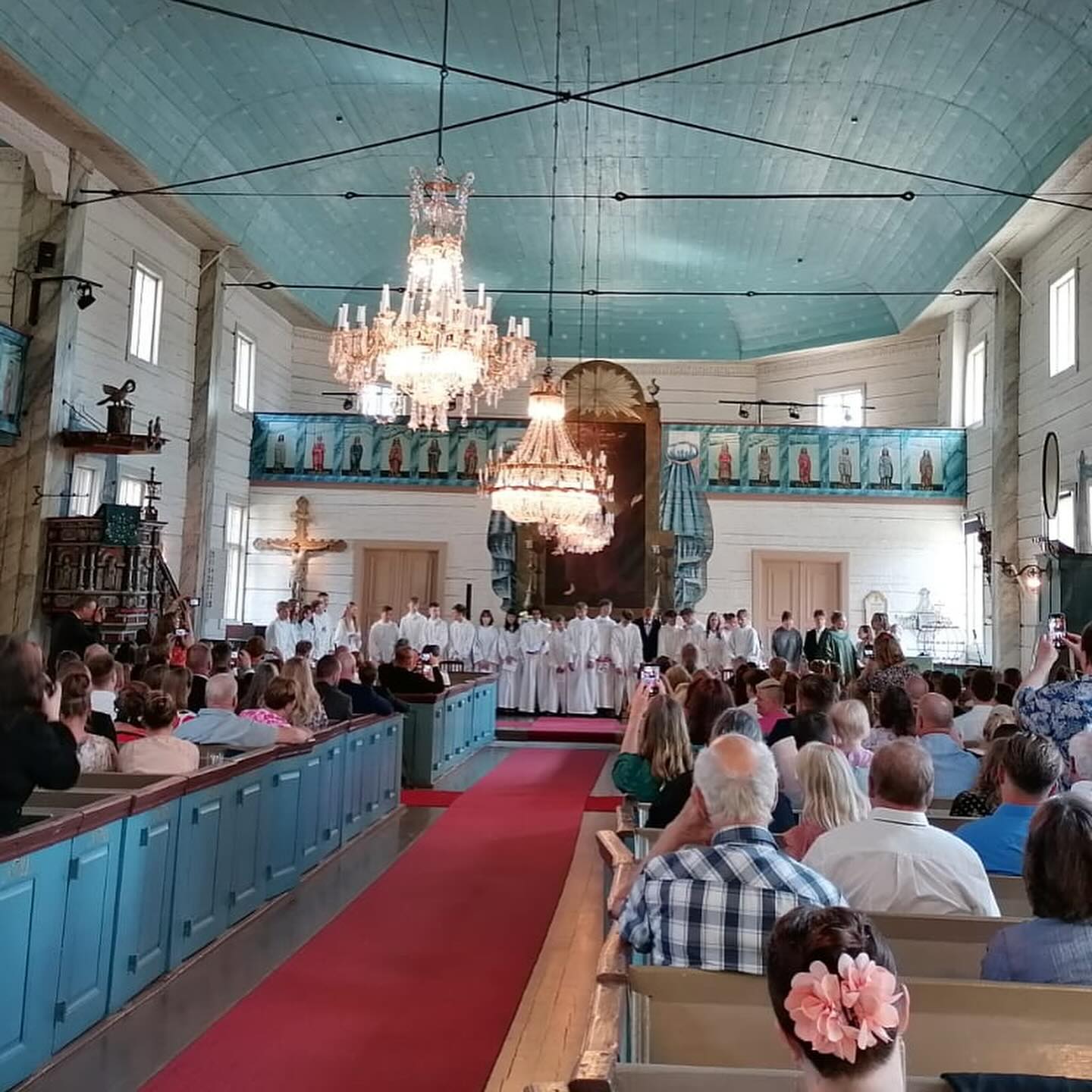 Kuva konfirmaatiotilaisuudesta.